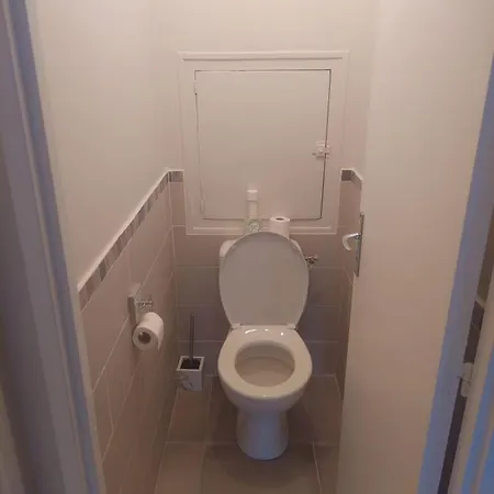 5 Personnes 52m2 Avec Grand Salon Et 1 Chambre Proche Aeroport Et Gare Beauvais